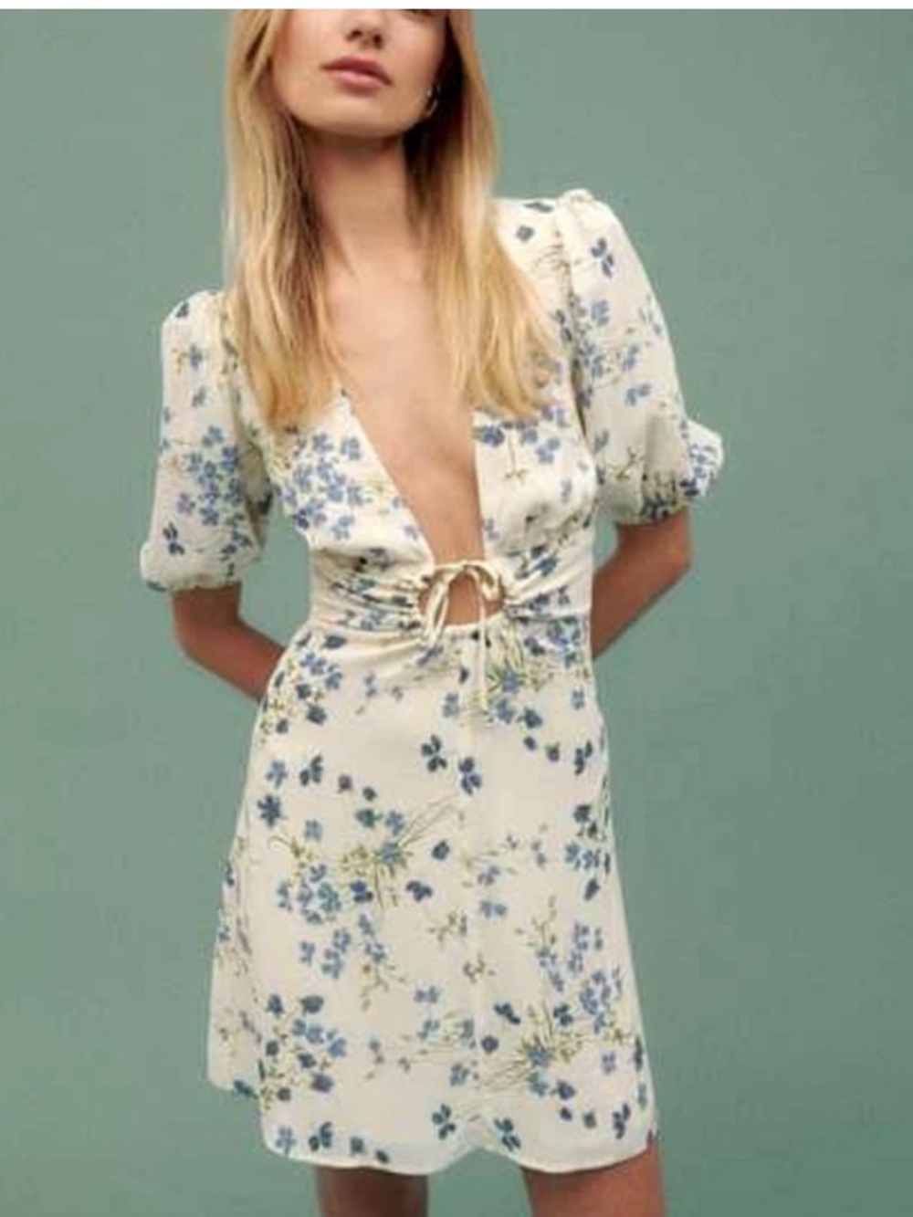 REFORMATION Cressida Mini Dress
Puff Sleeve Cream/Blue Floral Keyhole Size 2